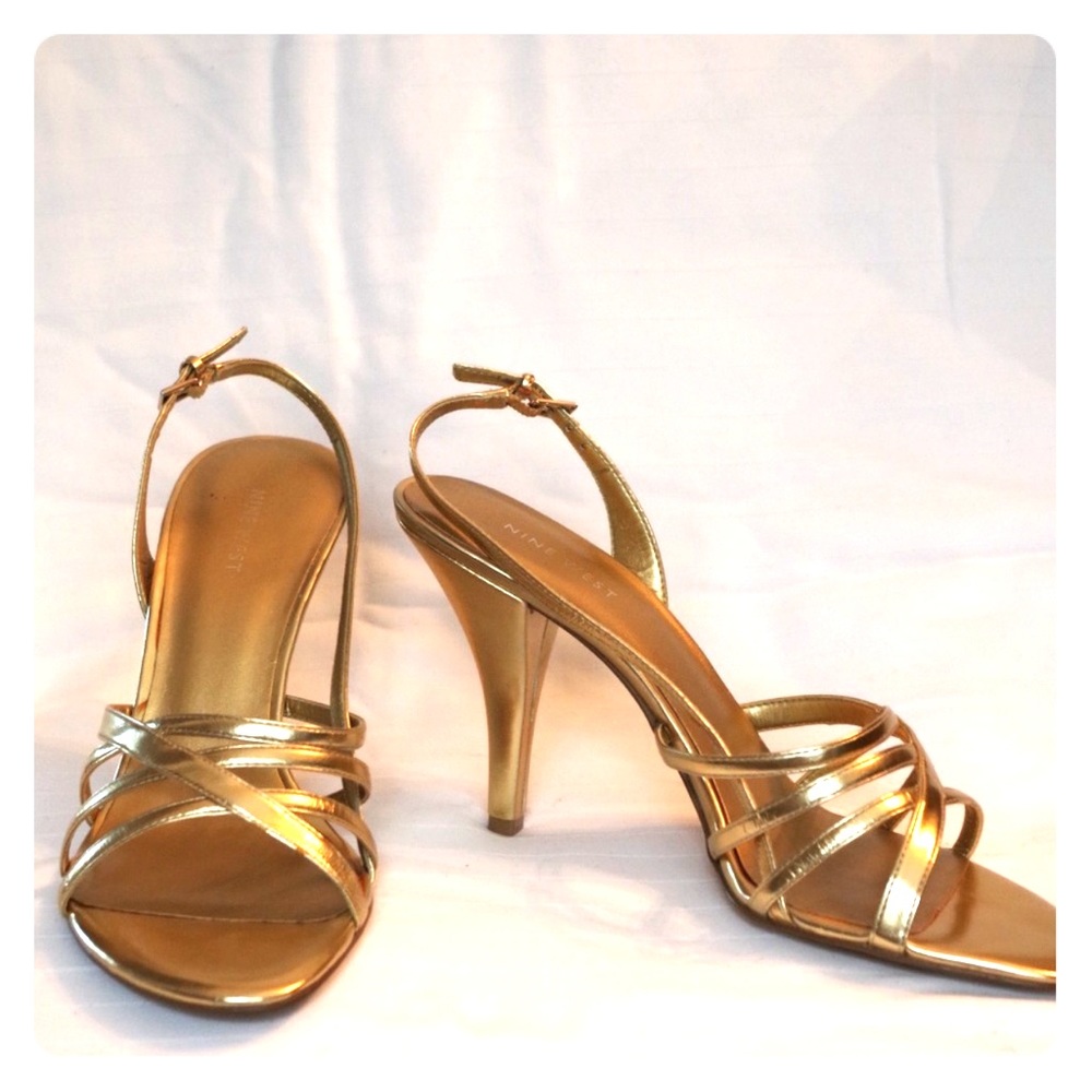 Brand new, size 10 Bought on Poshmark not a fit!